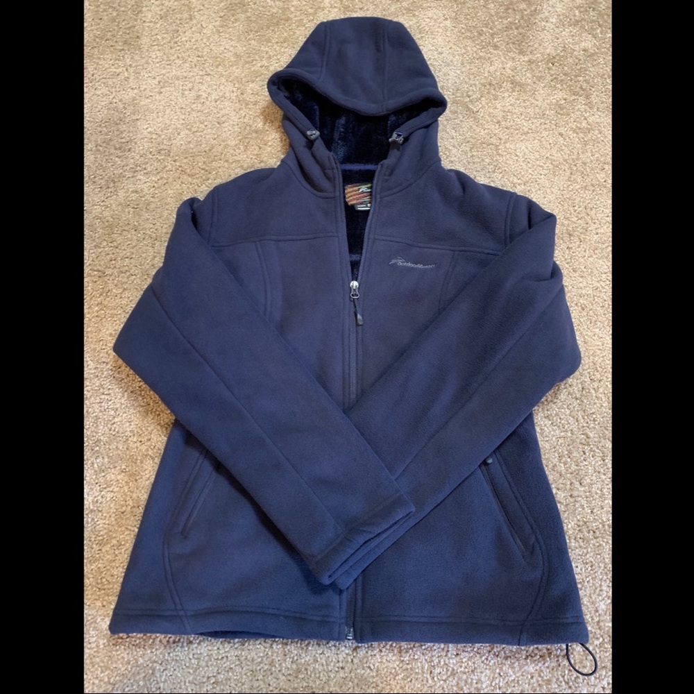 Outdoor Master Brand. Size M. Navy Blue sweater.
